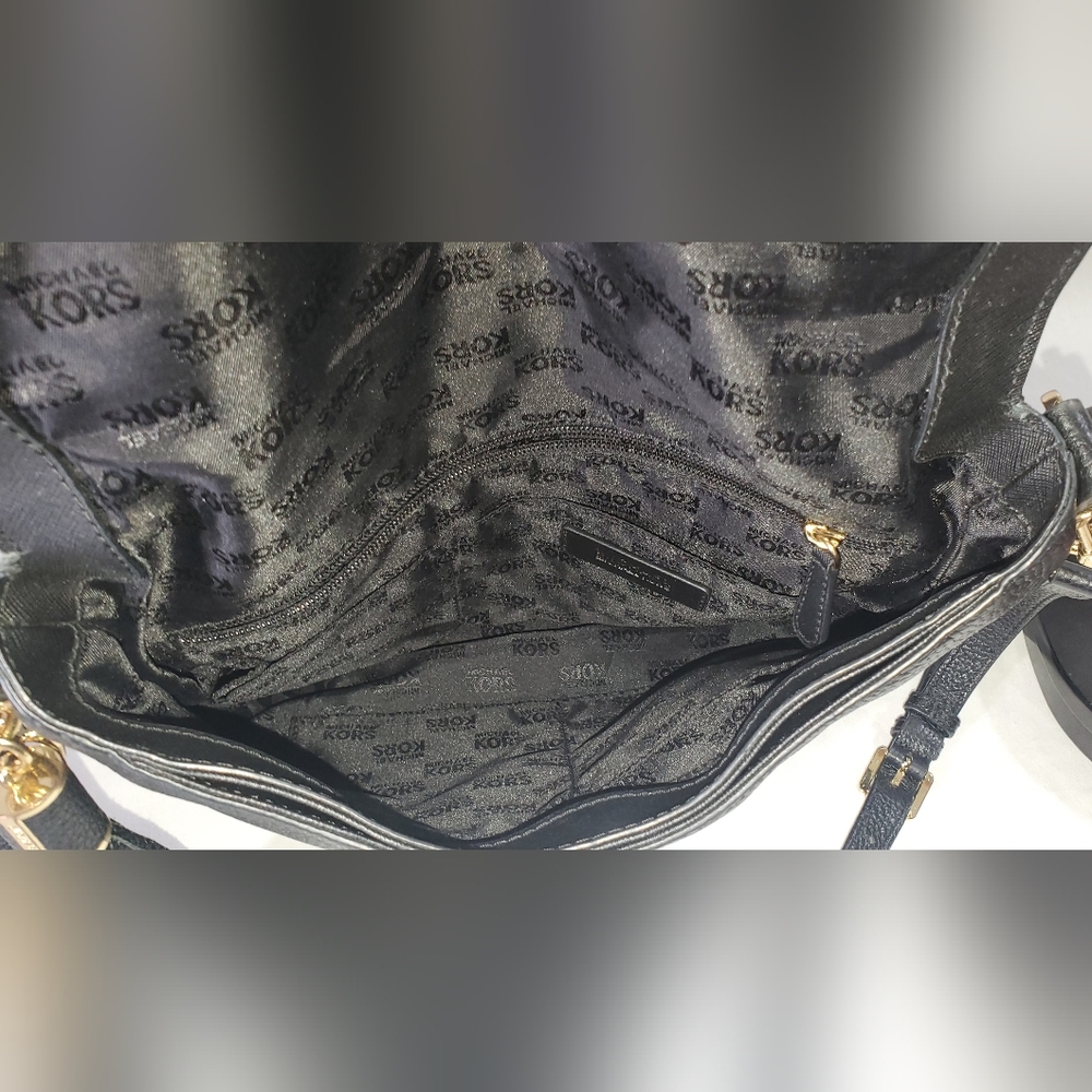Michael Kors Bedford Tassle Bag Black Pebbled Leather with Matching Wristlet - Picture 8 of 11